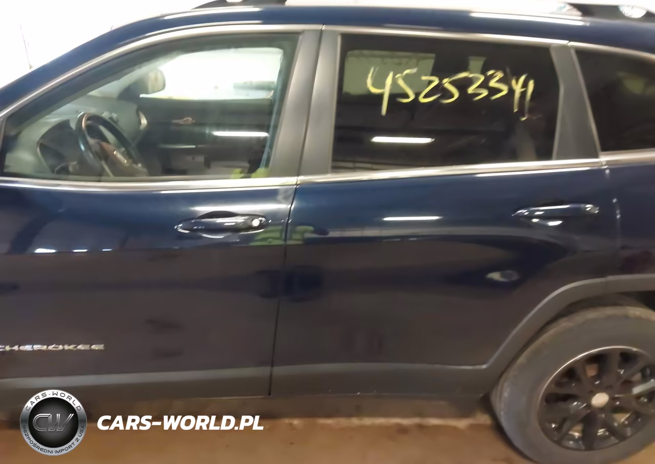 2015 Jeep Cherokee Latitude VIN:1C4PJMCSXFW501242 - 14
