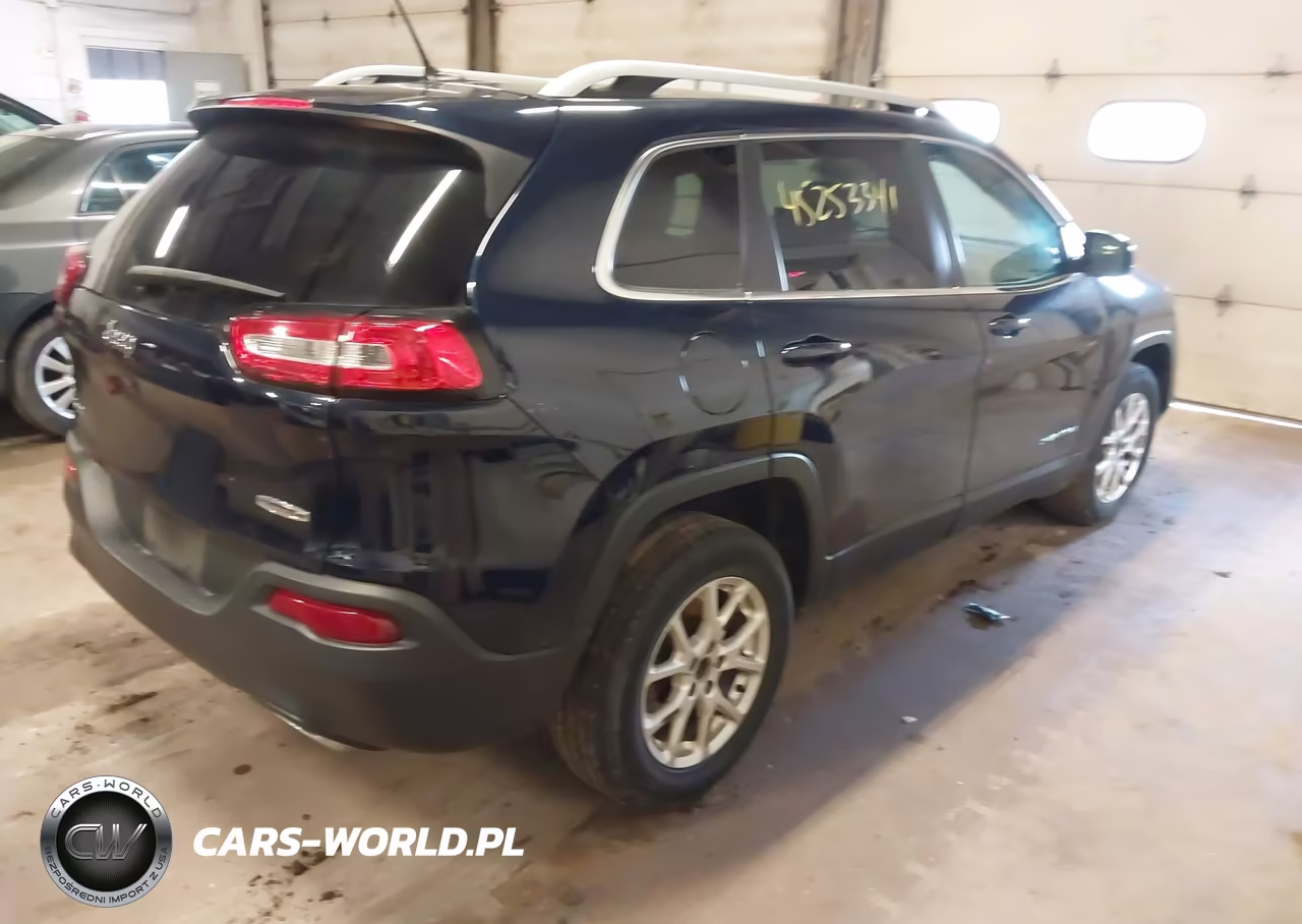 2015 Jeep Cherokee Latitude VIN:1C4PJMCSXFW501242 - 4