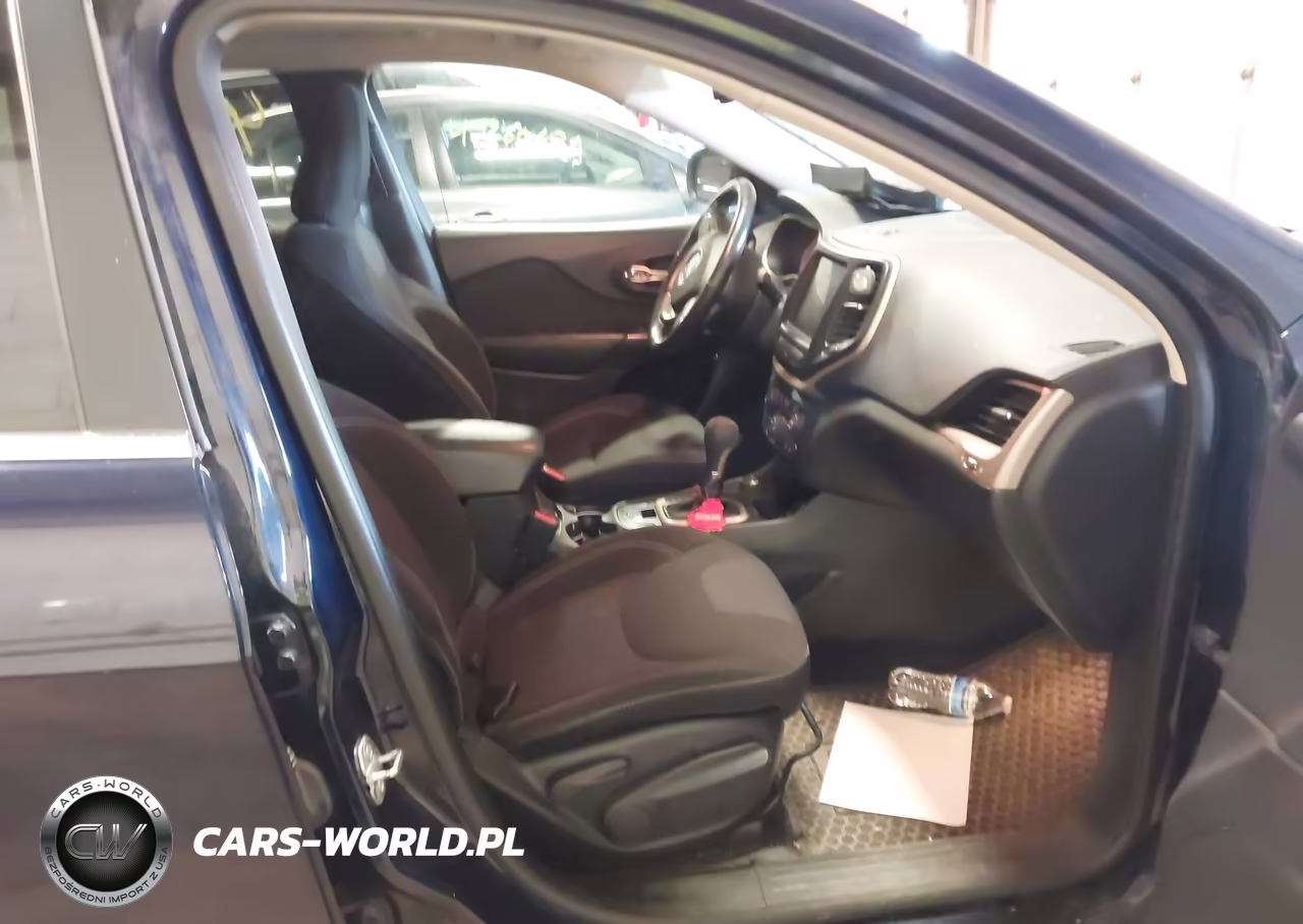 2015 Jeep Cherokee Latitude VIN:1C4PJMCSXFW501242 - 5