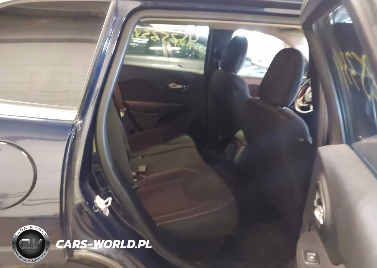 2015 Jeep Cherokee Latitude VIN:1C4PJMCSXFW501242 - 8