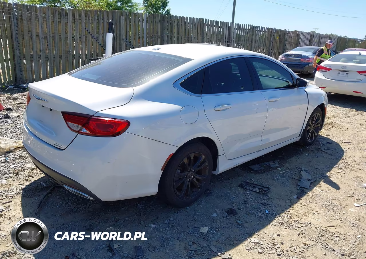 2015 Chrysler 200 Limited VIN:1C3CCCAB0FN658102 - 4