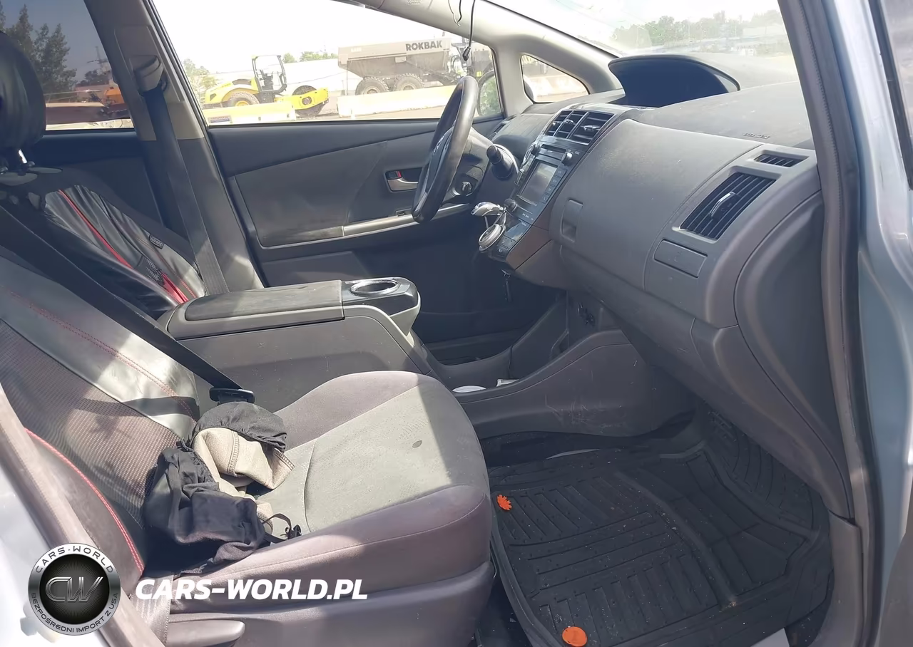 2013 Toyota Prius V Three VIN:JTDZN3EU3D3259026 - 5
