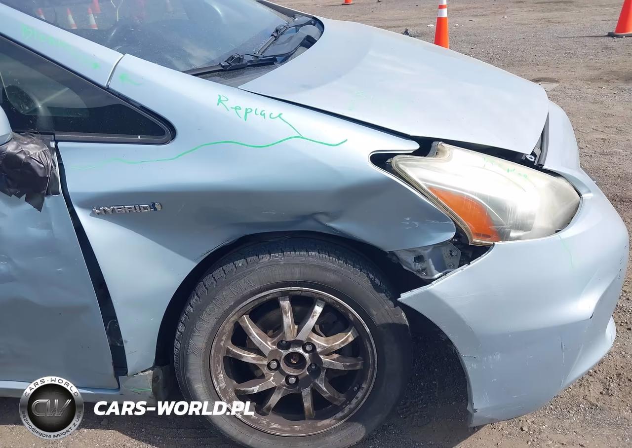 2013 Toyota Prius V Three VIN:JTDZN3EU3D3259026 - 6