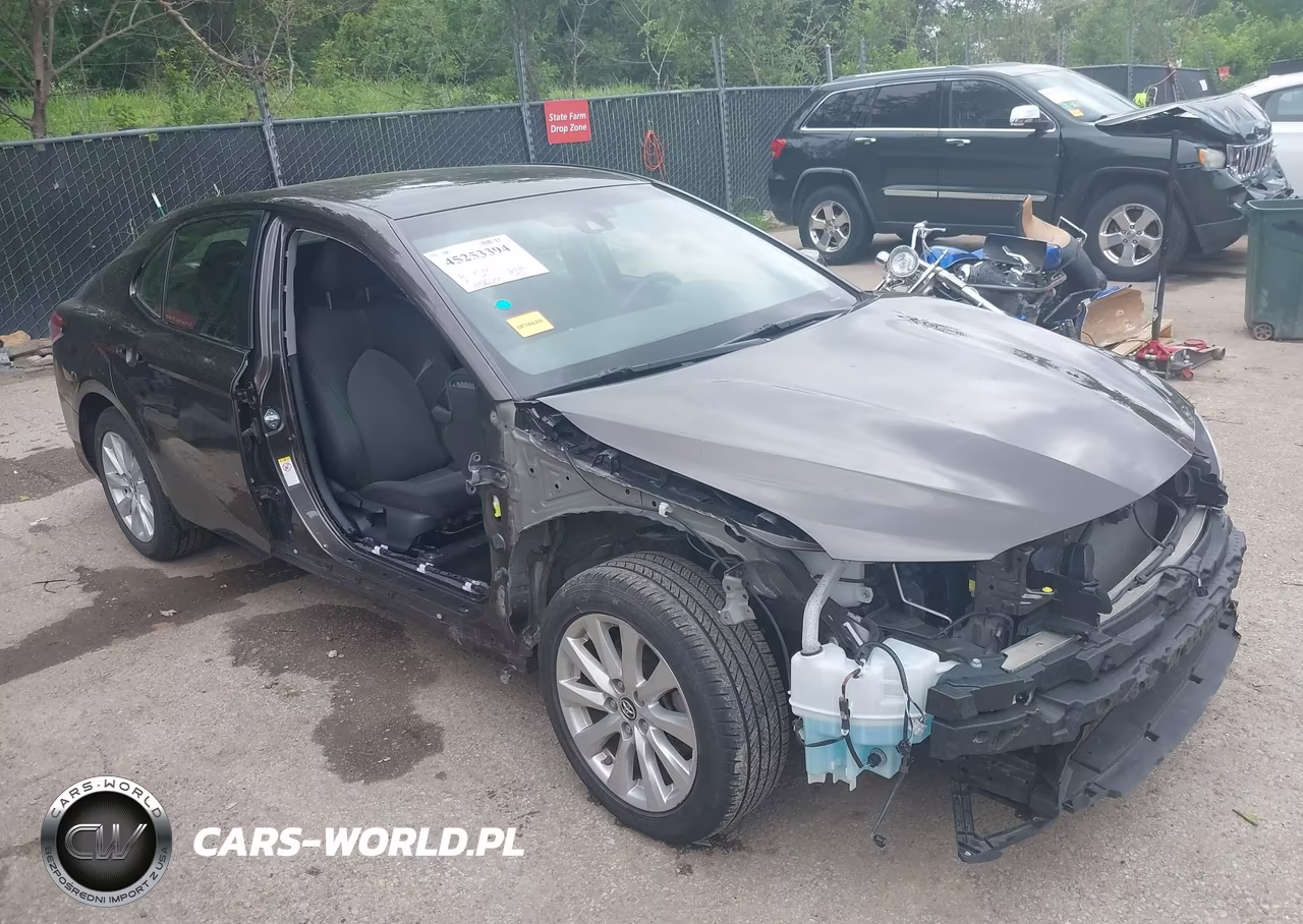 2018 Toyota Camry Le – zdjęcie 1 z 19
