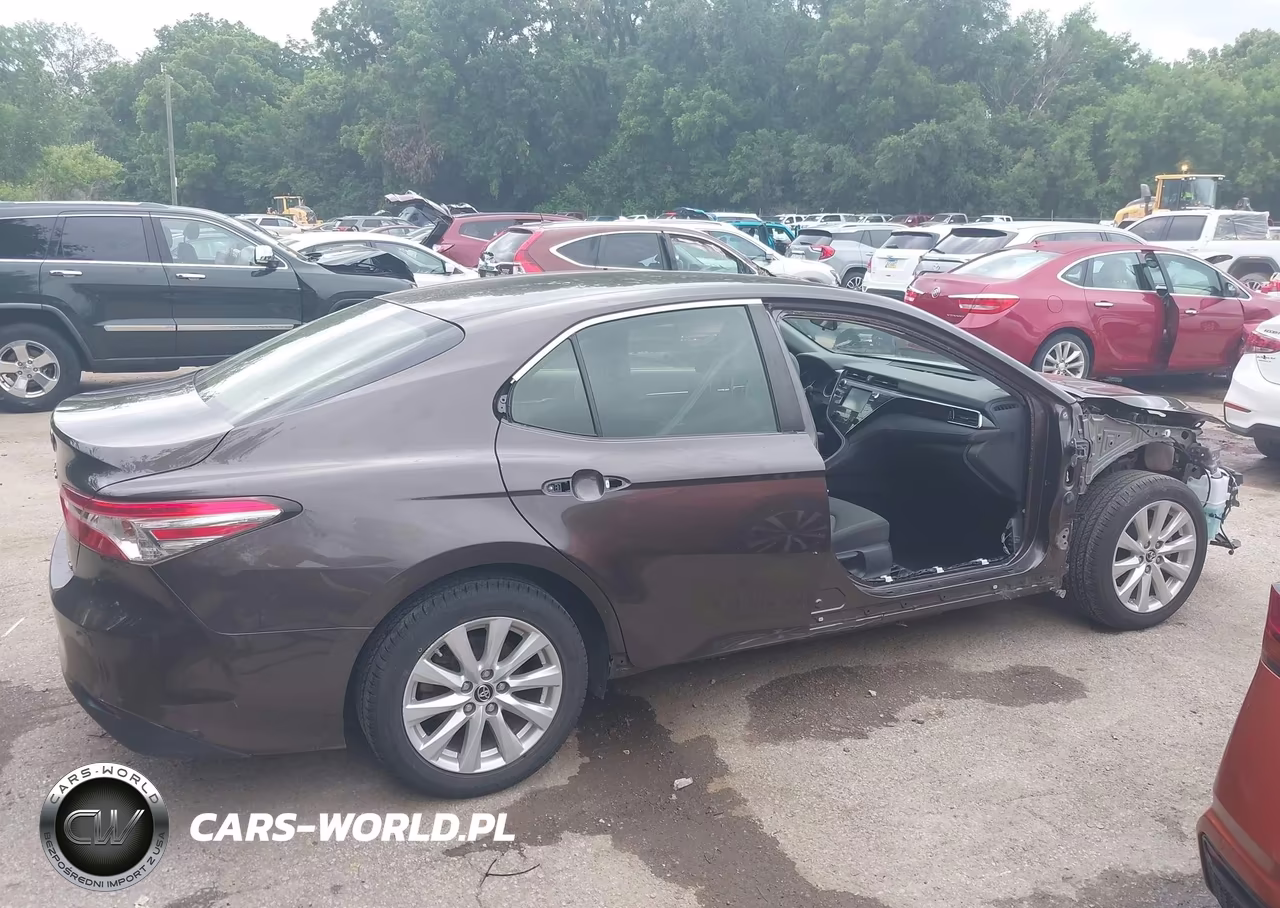 2018 Toyota Camry Le VIN:JTNB11HK5J3068209 - 14