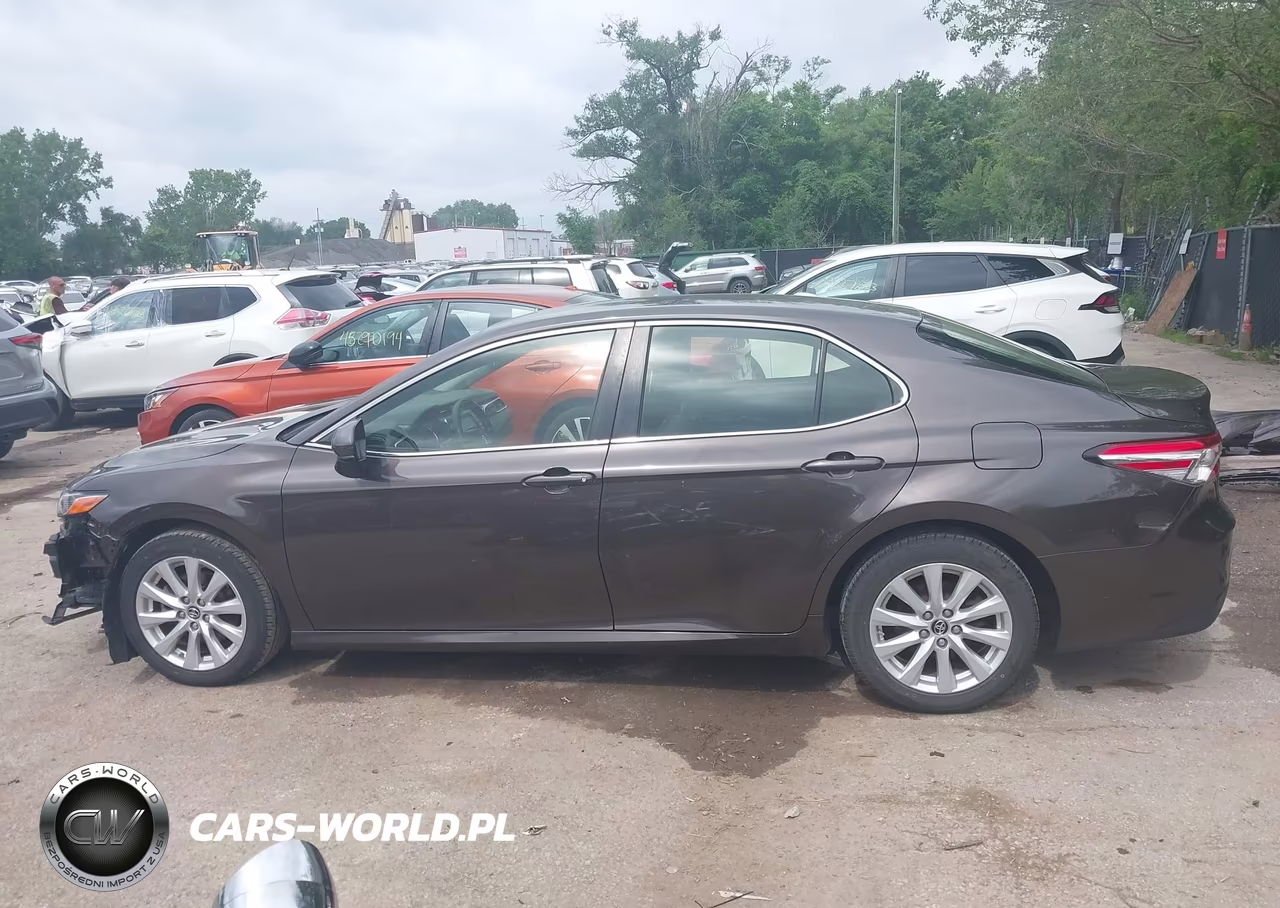 2018 Toyota Camry Le VIN:JTNB11HK5J3068209 - 15