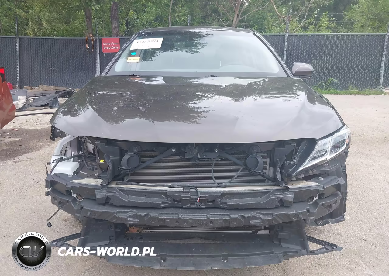 2018 Toyota Camry Le VIN:JTNB11HK5J3068209 - 18