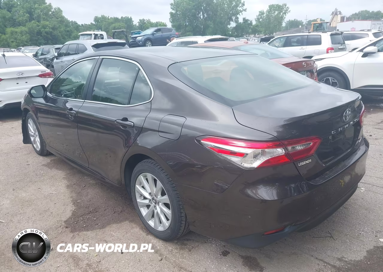 2018 Toyota Camry Le VIN:JTNB11HK5J3068209 - 3