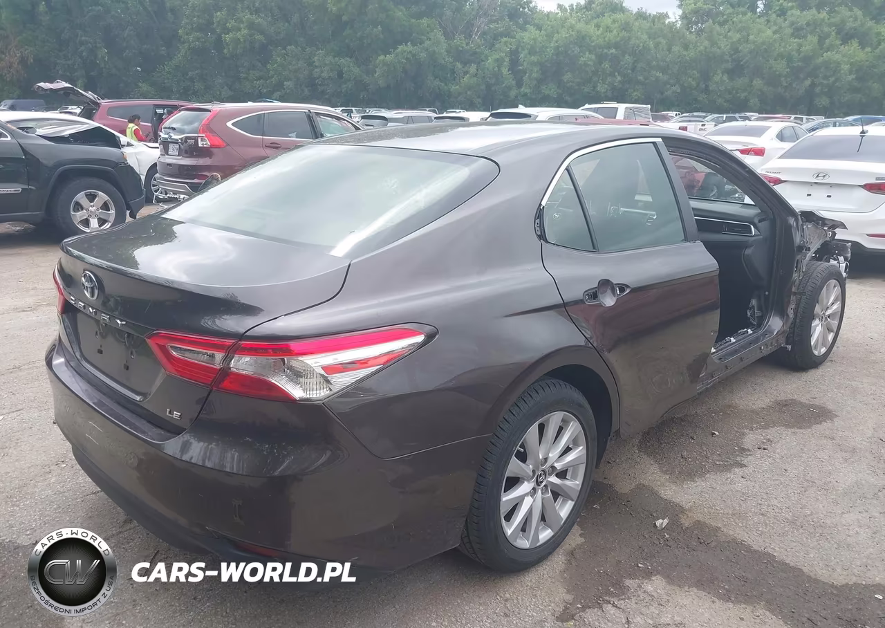 2018 Toyota Camry Le VIN:JTNB11HK5J3068209 - 4