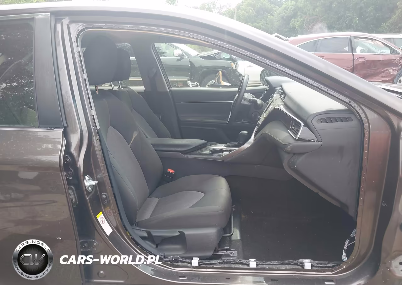 2018 Toyota Camry Le VIN:JTNB11HK5J3068209 - 5