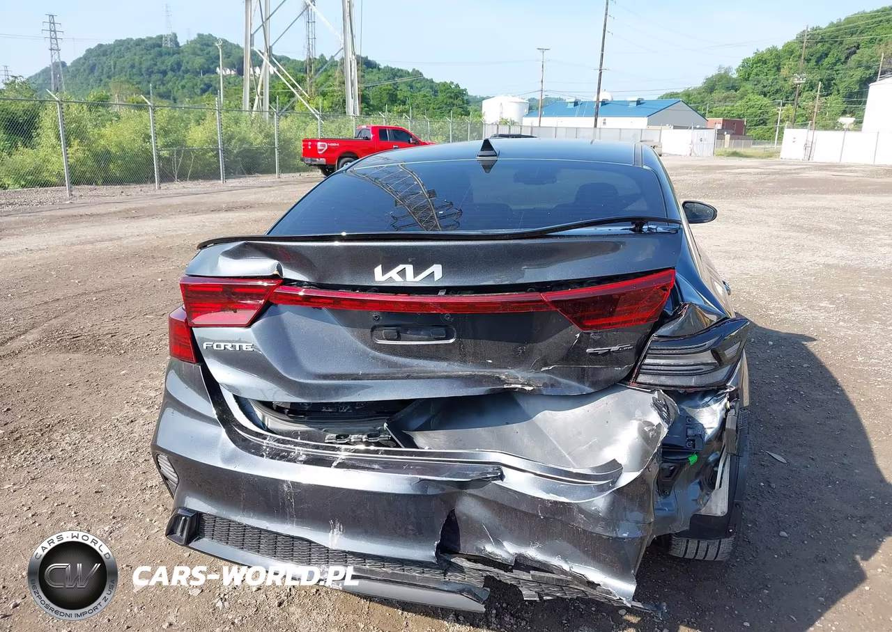 2024 Kia Forte Gt-Line VIN:3KPF54AD8RE811733 - 16