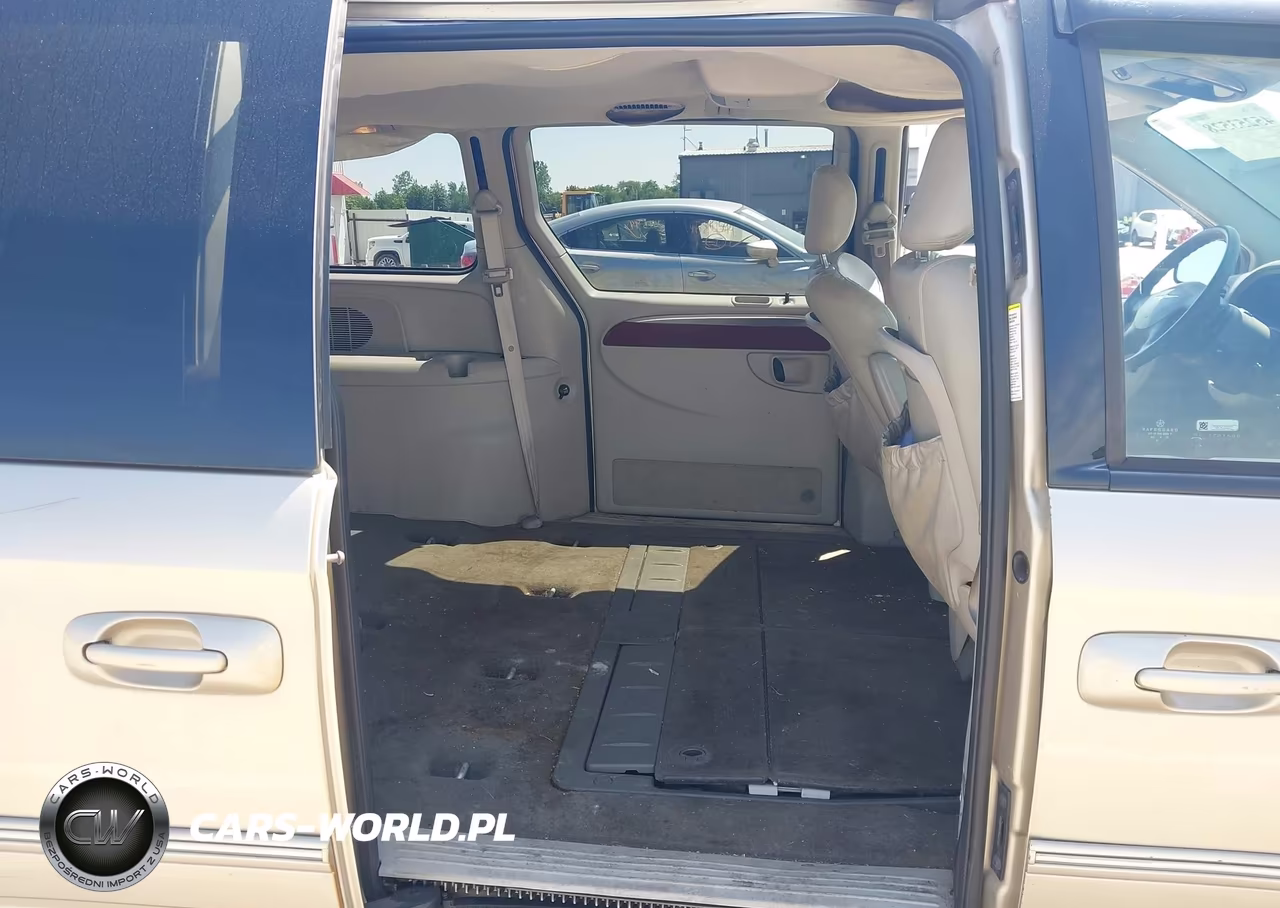 2005 Chrysler Town & Country Limited VIN:2C4GP64L85R151795 - 8