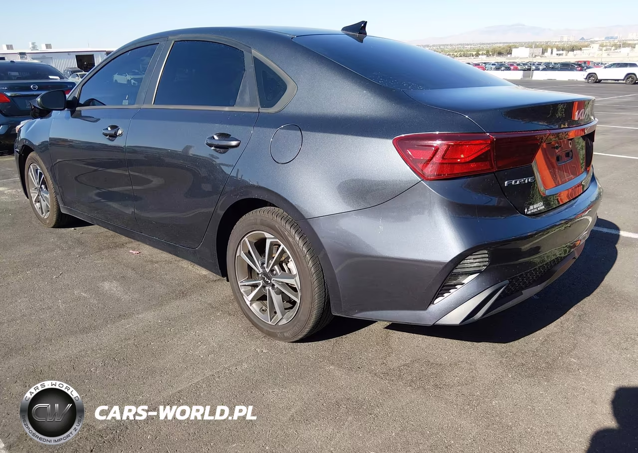 2022 Kia Forte Lxs VIN:3KPF24AD0NE427562 - 3