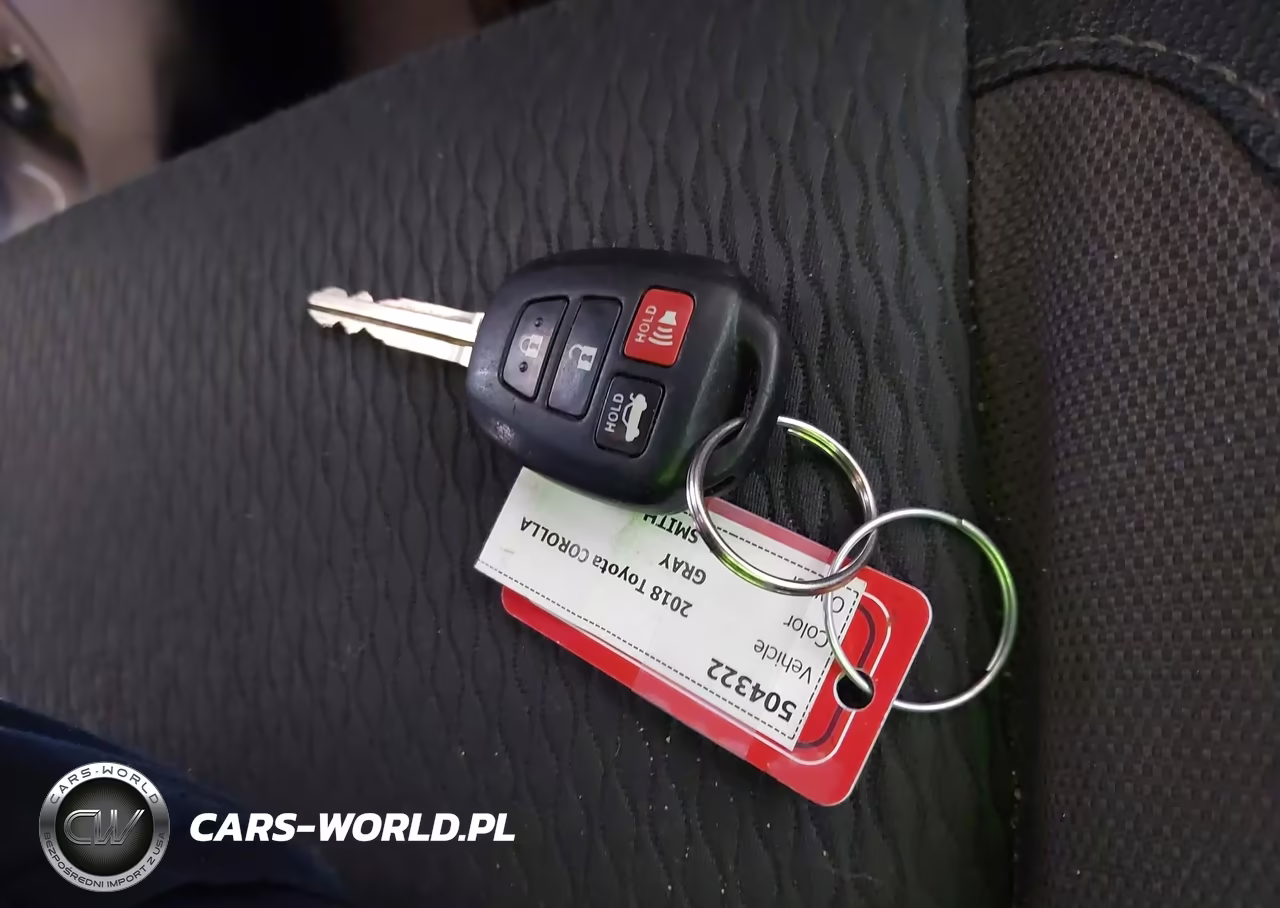 2018 Toyota Corolla Le VIN:5YFBURHE8JP820478 - 11