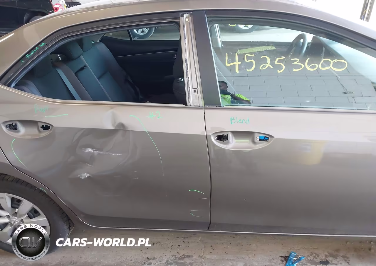 2018 Toyota Corolla Le VIN:5YFBURHE8JP820478 - 13