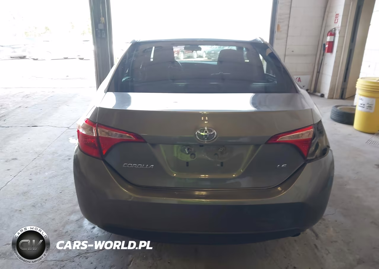2018 Toyota Corolla Le VIN:5YFBURHE8JP820478 - 16