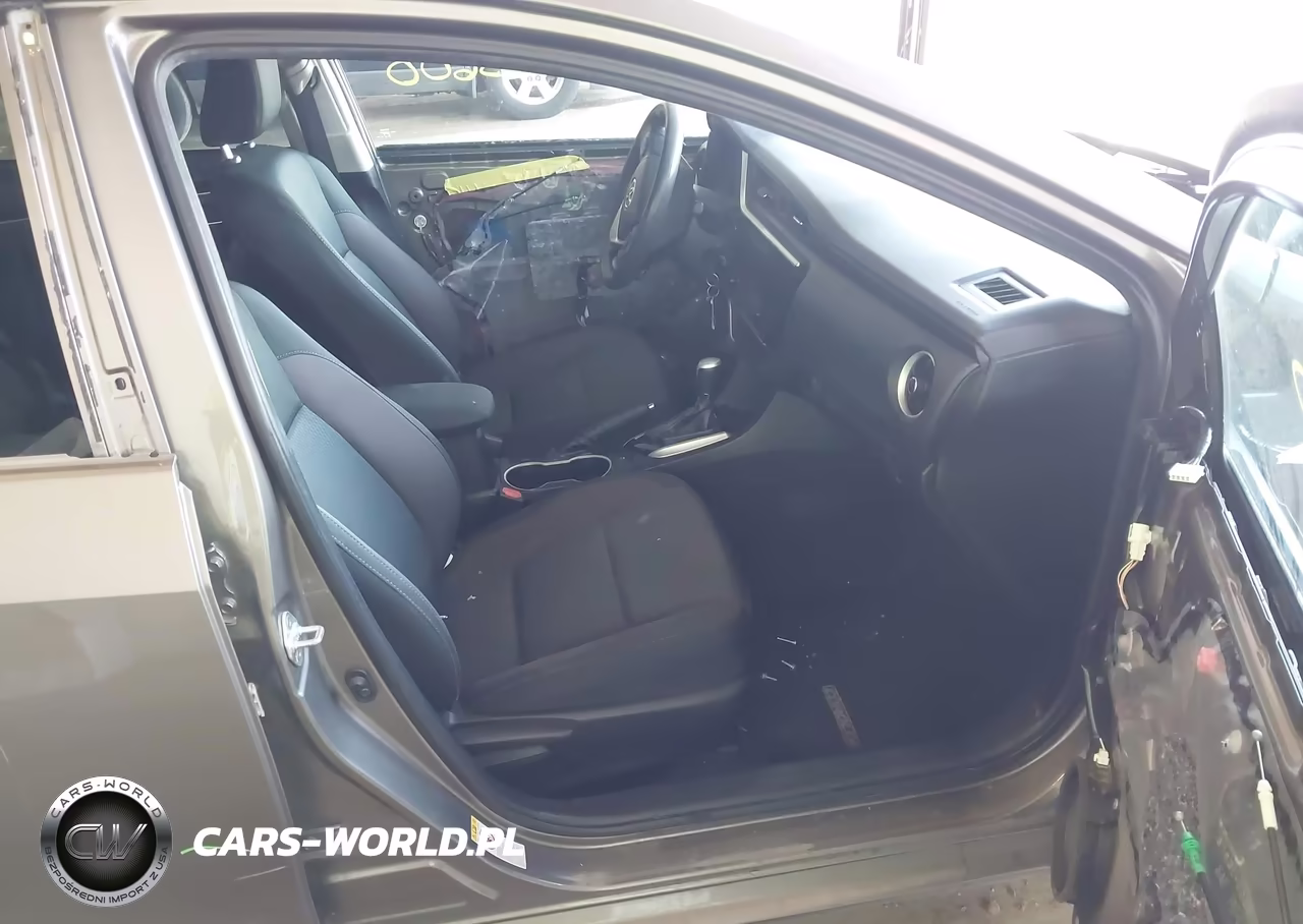 2018 Toyota Corolla Le VIN:5YFBURHE8JP820478 - 5