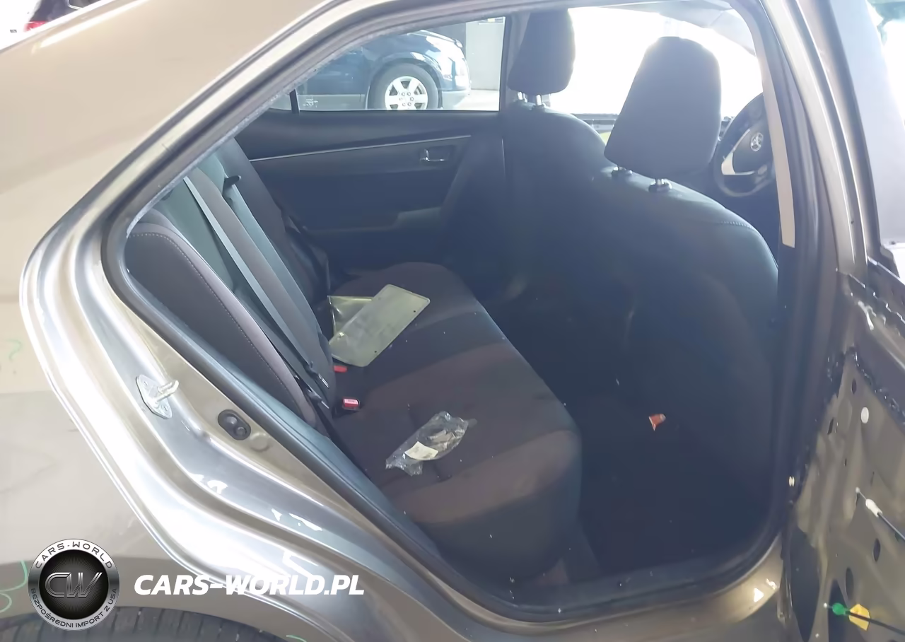 2018 Toyota Corolla Le VIN:5YFBURHE8JP820478 - 8