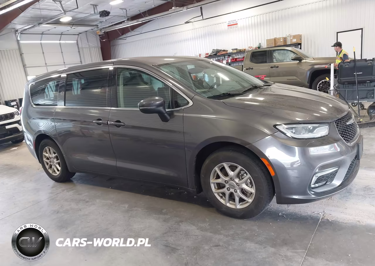 2023 Chrysler Pacifica Touring L VIN:2C4RC1BG8PR560847 - 13