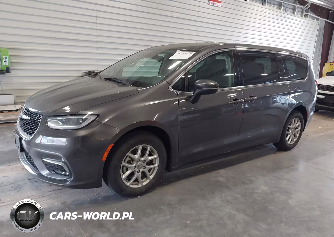 2023 Chrysler Pacifica Touring L VIN:2C4RC1BG8PR560847 - 2