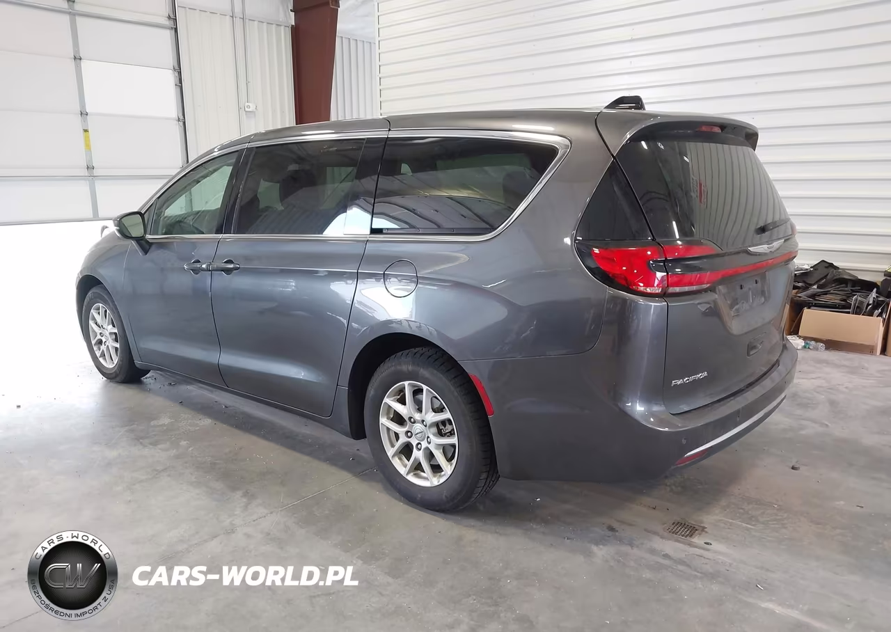 2023 Chrysler Pacifica Touring L VIN:2C4RC1BG8PR560847 - 3