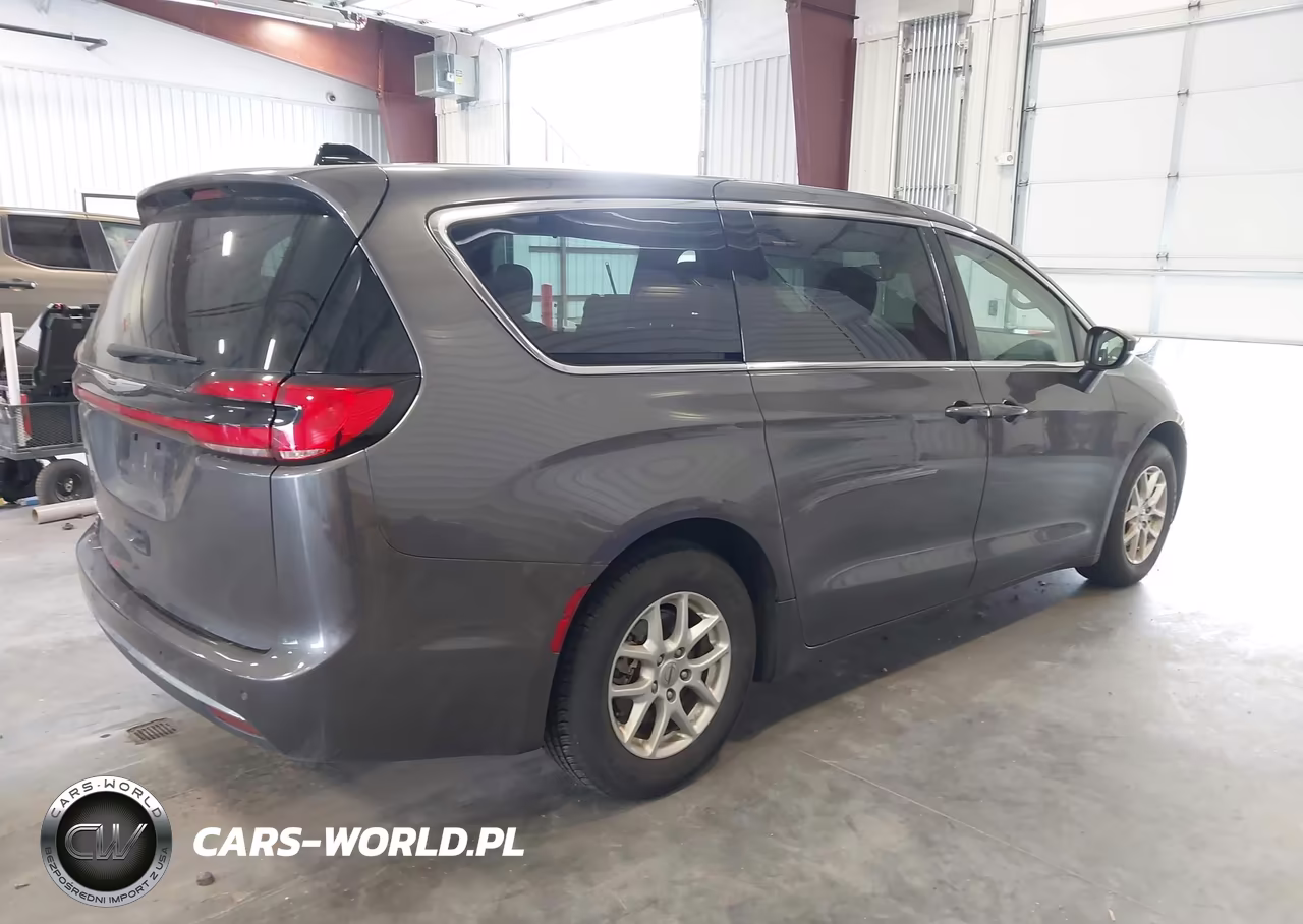2023 Chrysler Pacifica Touring L VIN:2C4RC1BG8PR560847 - 4