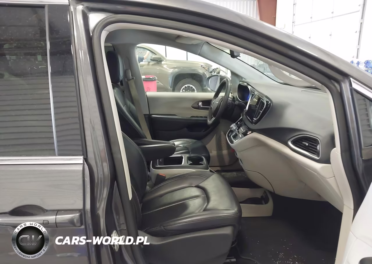 2023 Chrysler Pacifica Touring L VIN:2C4RC1BG8PR560847 - 5
