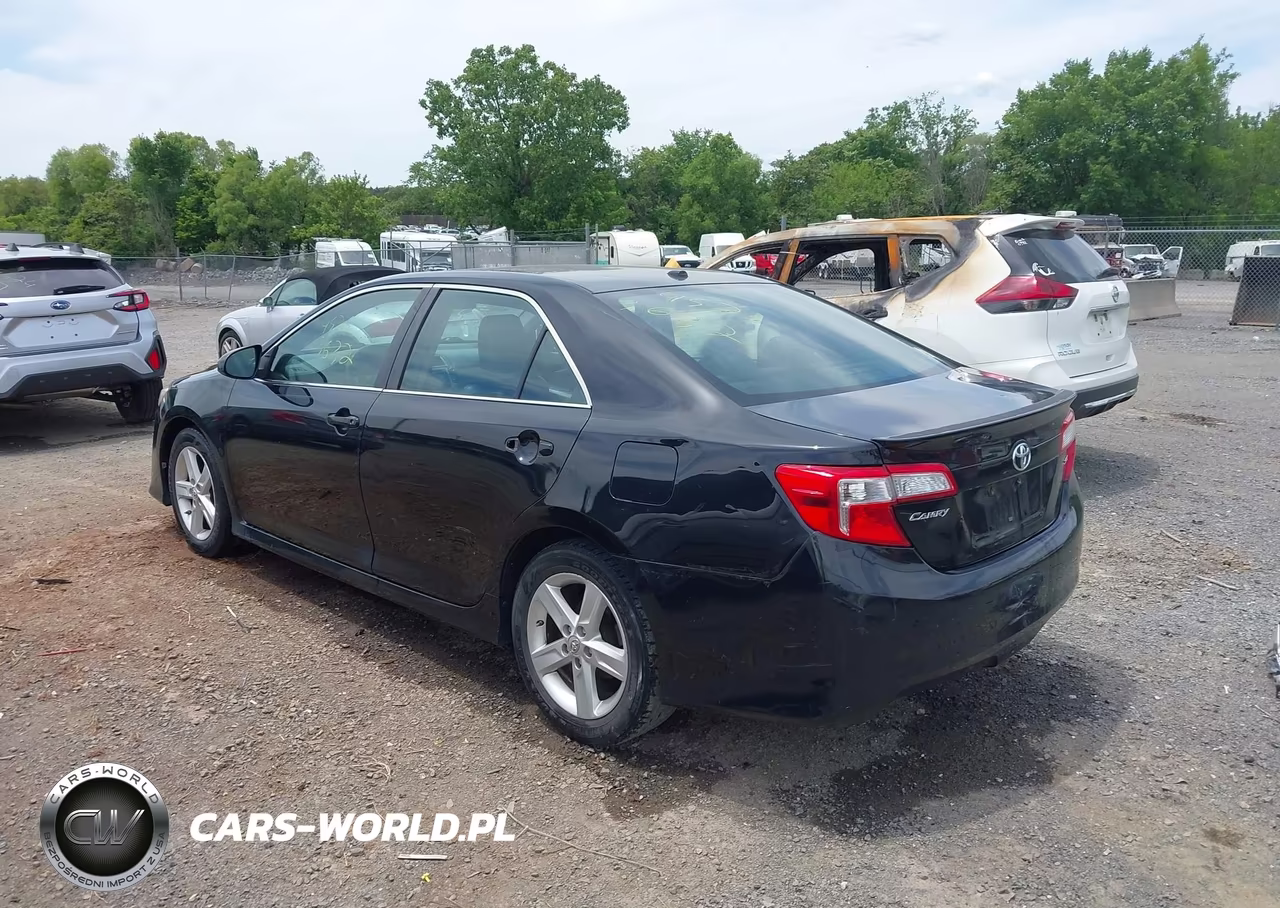 2014 Toyota Camry Se VIN:4T1BF1FK3EU334444 - 3