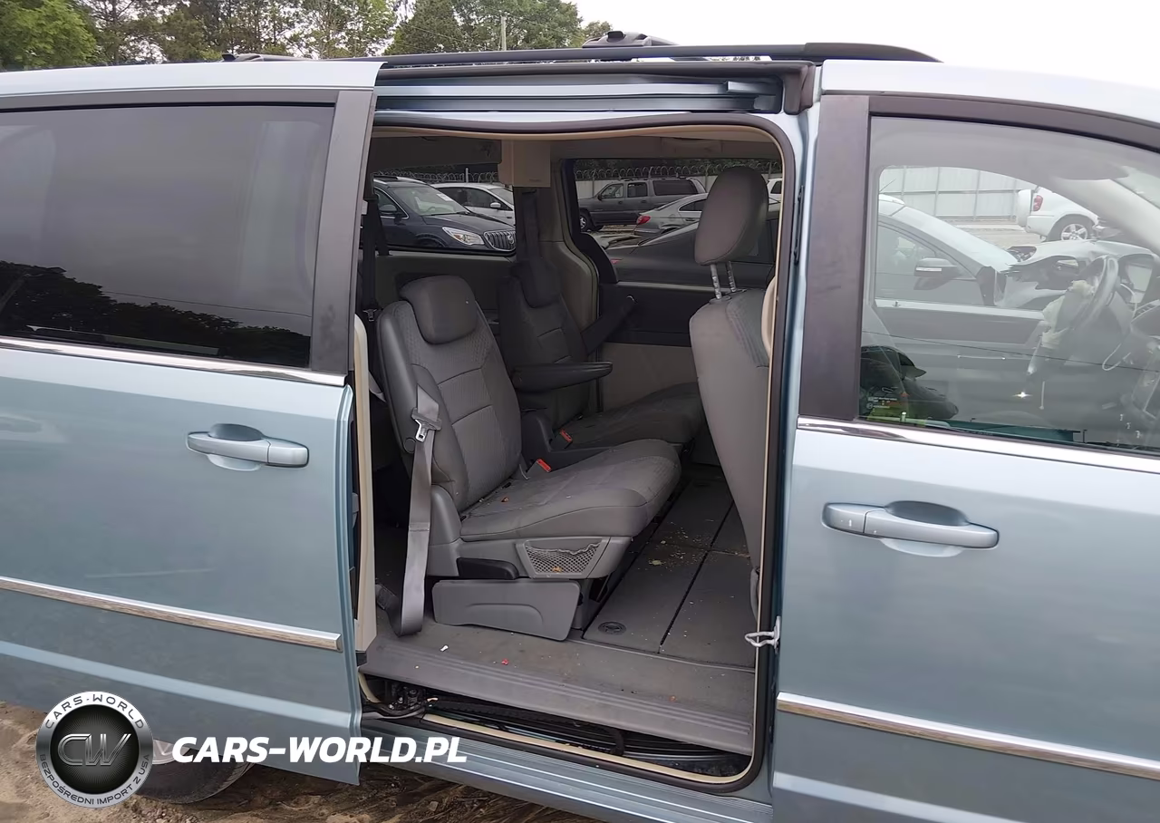 2010 Chrysler Town & Country Touring VIN:2A4RR5D10AR243094 - 8