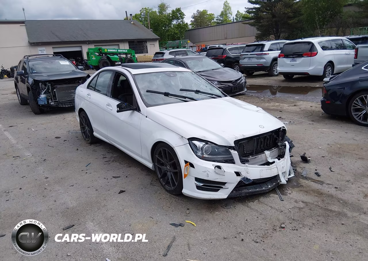 2013 Mercedes-Benz C 300 Sport 4Matic – zdjęcie 1 z 15