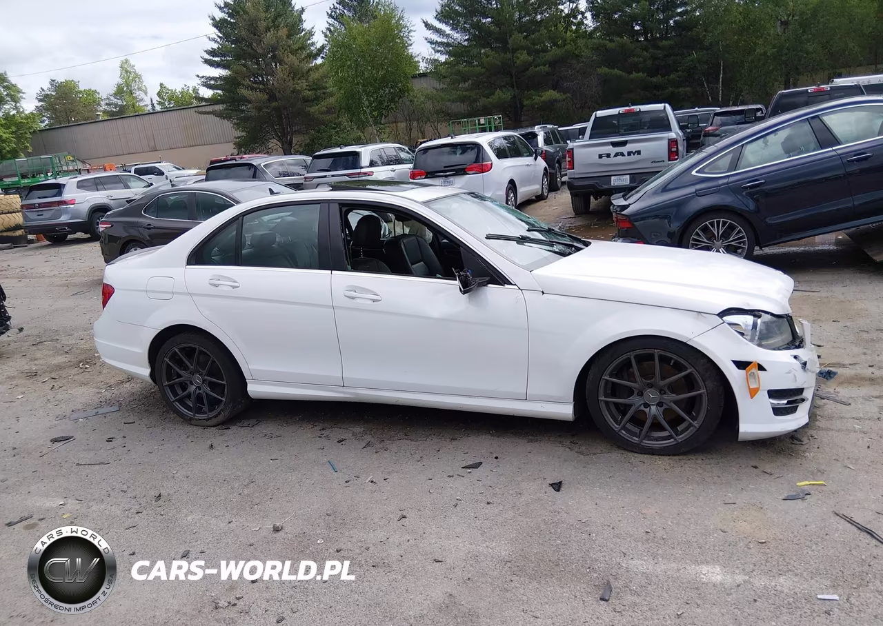 2013 Mercedes-Benz C 300 Sport 4Matic VIN:WDDGF8AB2DR289336 - 12