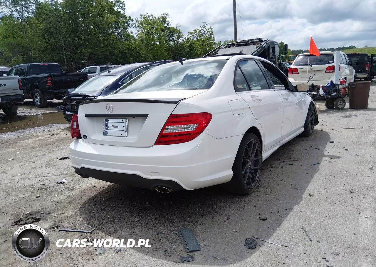 2013 Mercedes-Benz C 300 Sport 4Matic VIN:WDDGF8AB2DR289336 - 4
