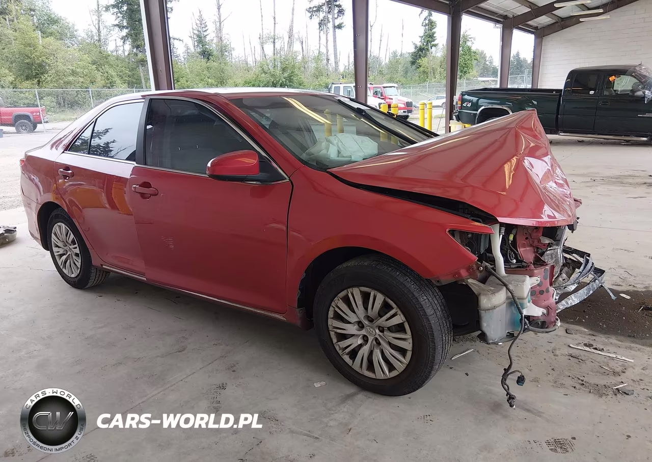 2014 Toyota Camry Le – zdjęcie 1 z 17