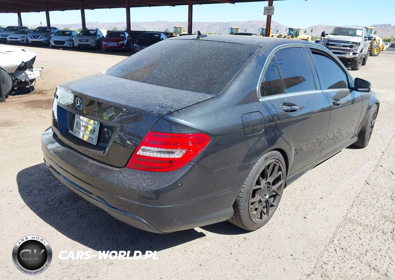 2013 Mercedes-Benz C 250 Sport VIN:WDDGF4HBXDG088763 - 4