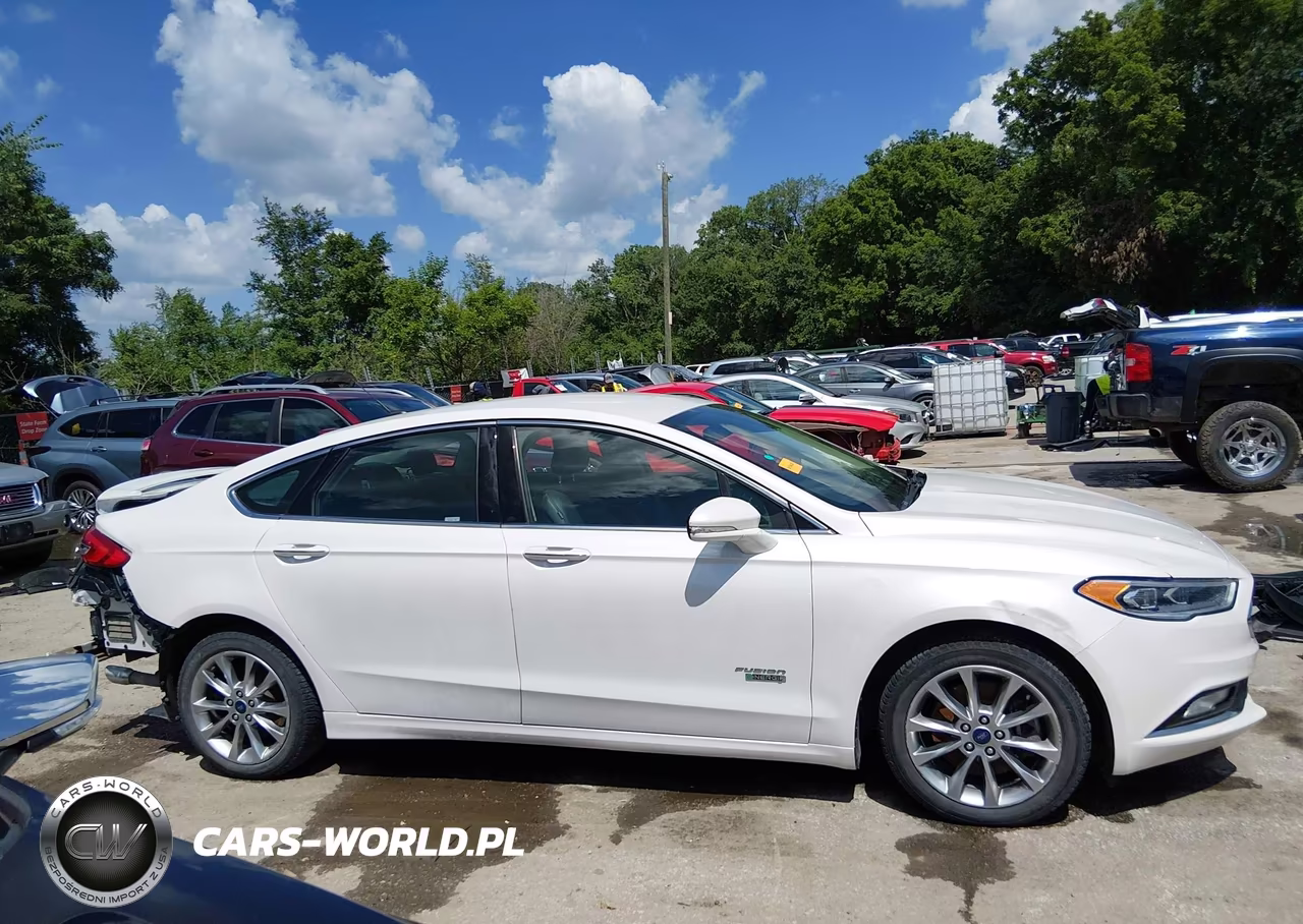 2017 Ford Fusion Energi Titanium VIN:3FA6P0SU7HR306829 - 13
