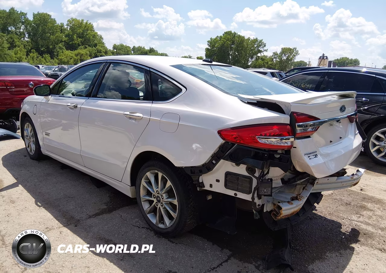 2017 Ford Fusion Energi Titanium VIN:3FA6P0SU7HR306829 - 3