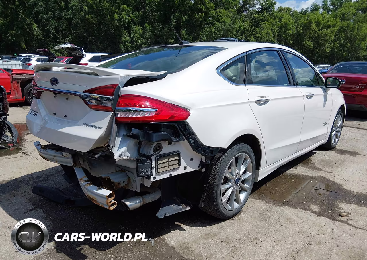 2017 Ford Fusion Energi Titanium VIN:3FA6P0SU7HR306829 - 4