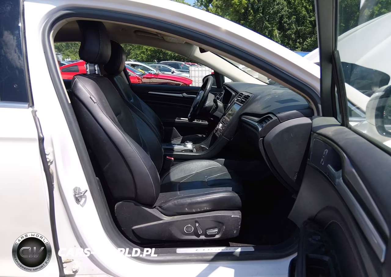 2017 Ford Fusion Energi Titanium VIN:3FA6P0SU7HR306829 - 5