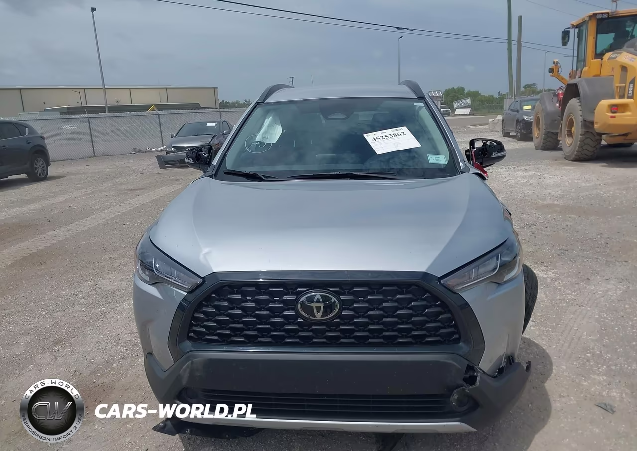 2025 Toyota Corolla Cross Le VIN:7MUCAAAG2SV147471 - 13