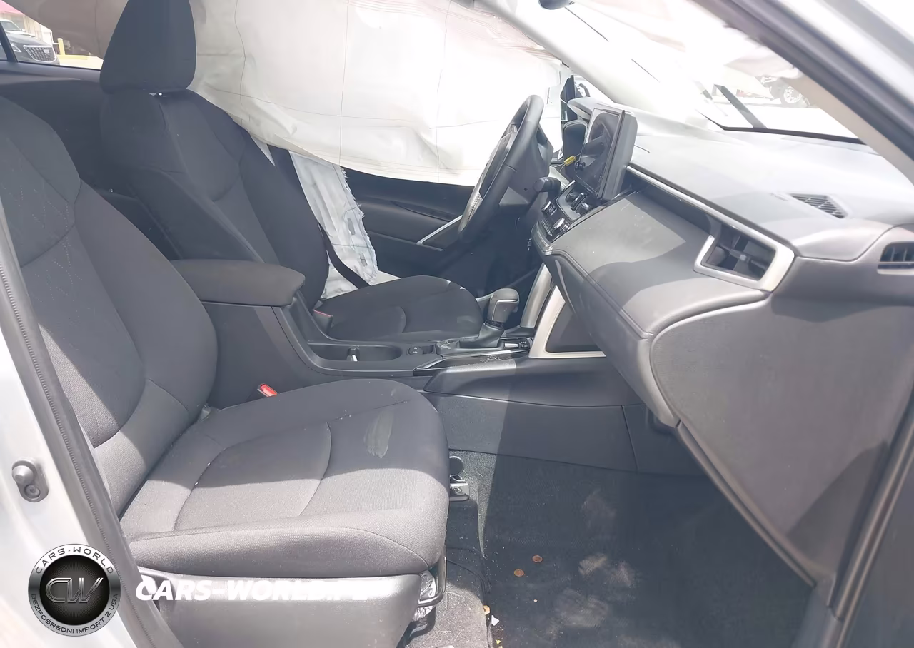 2025 Toyota Corolla Cross Le VIN:7MUCAAAG2SV147471 - 5