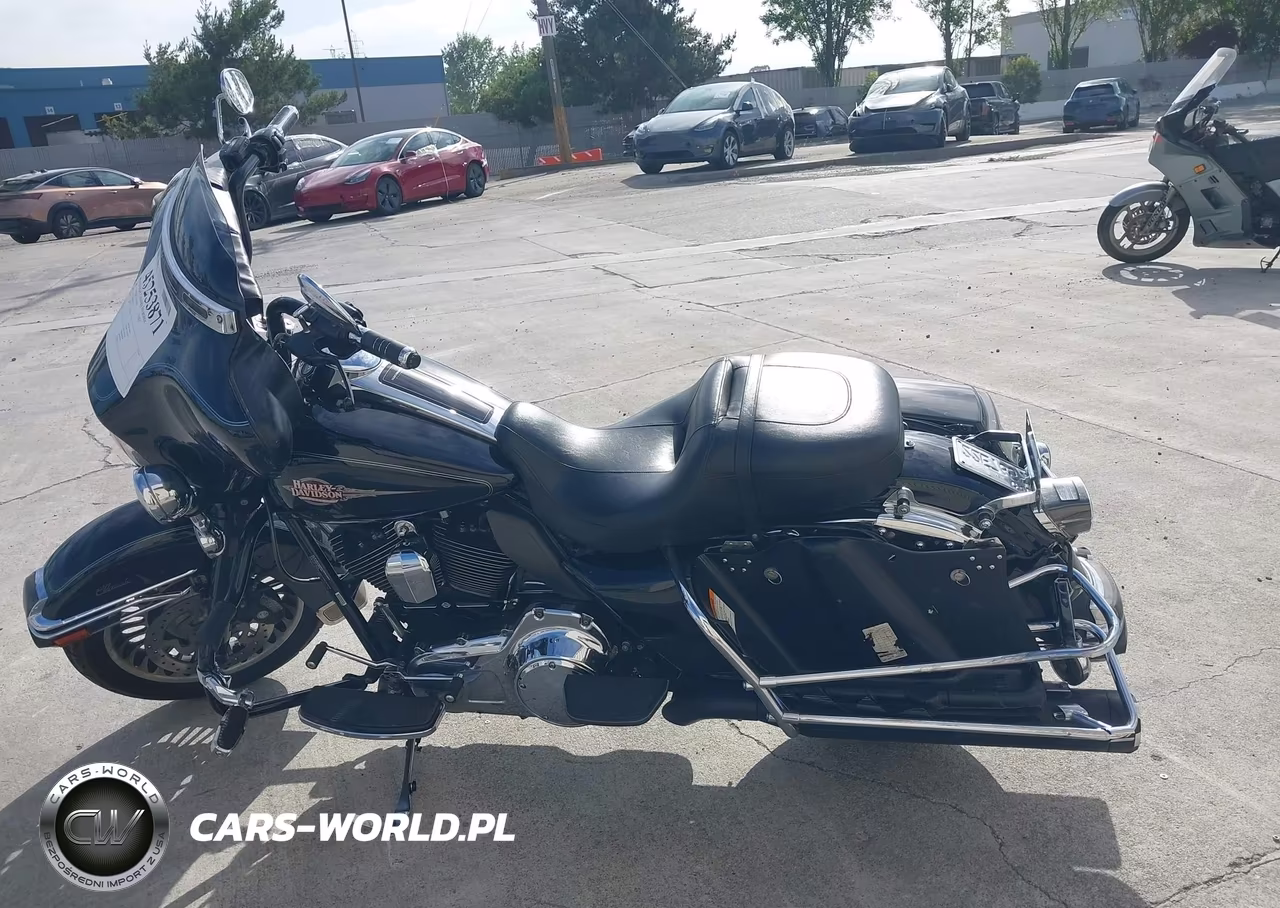 2011 Harley-Davidson Flhtc VIN:1HD1FF415BB611821 - 14