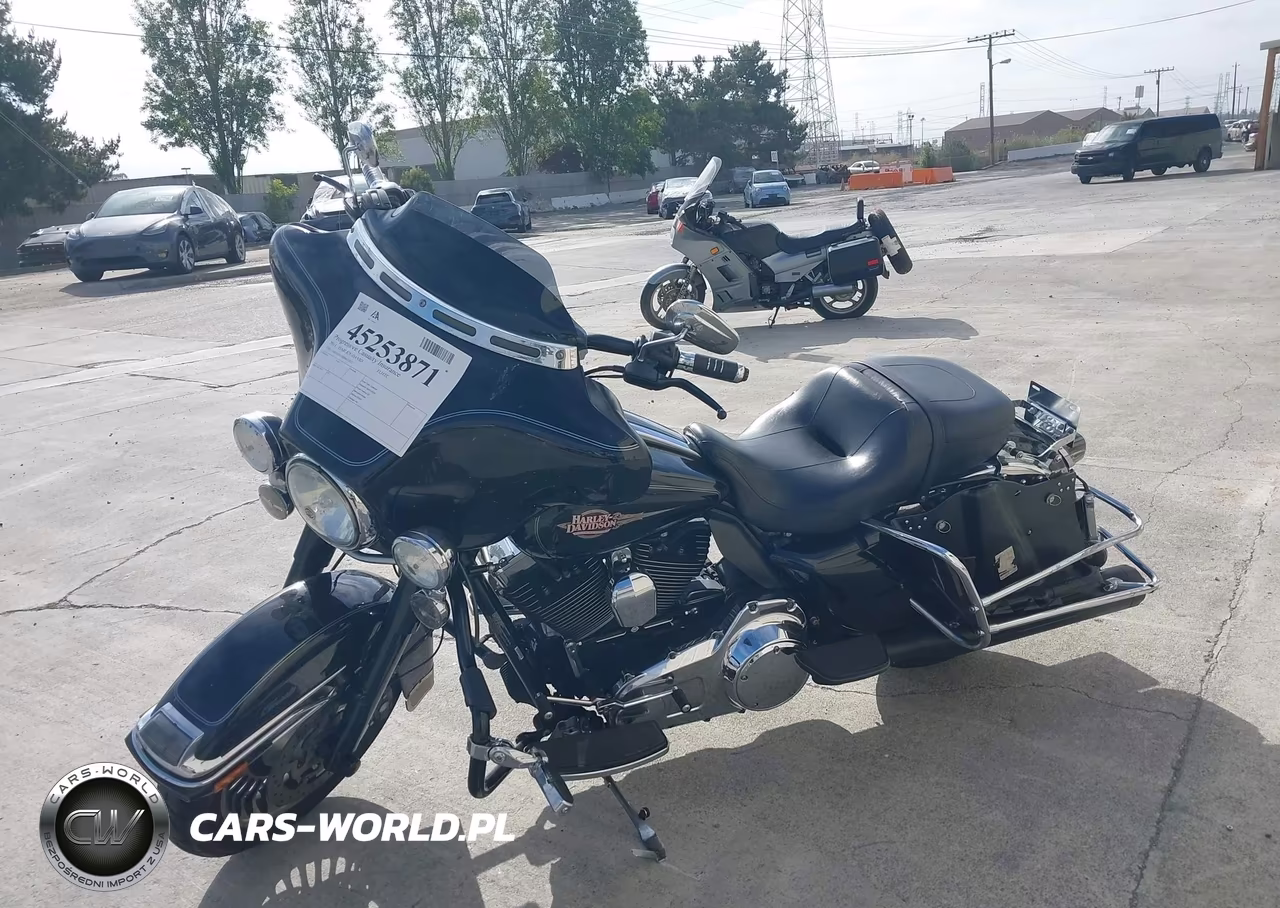 2011 Harley-Davidson Flhtc VIN:1HD1FF415BB611821 - 2