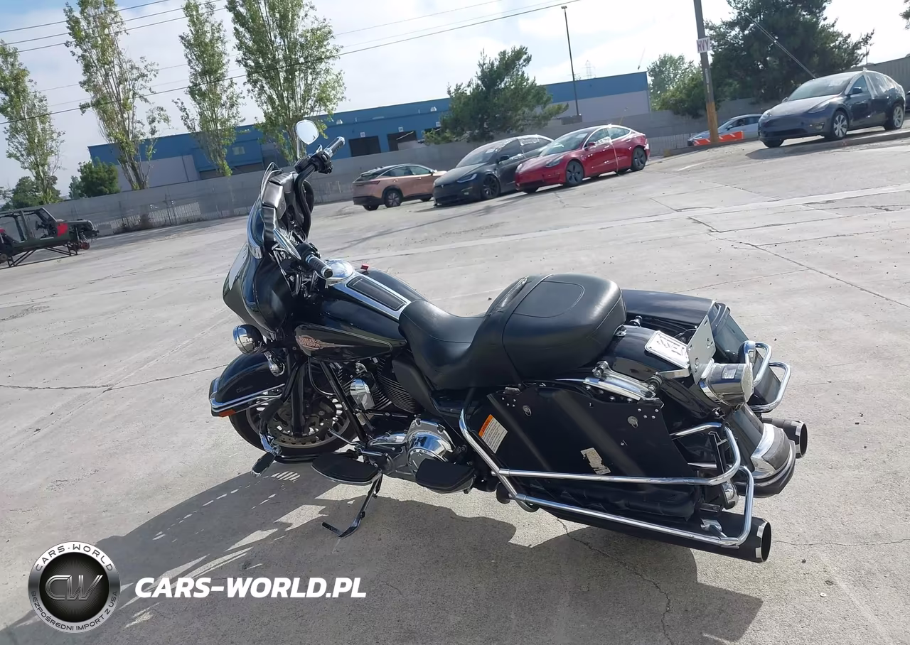 2011 Harley-Davidson Flhtc VIN:1HD1FF415BB611821 - 3