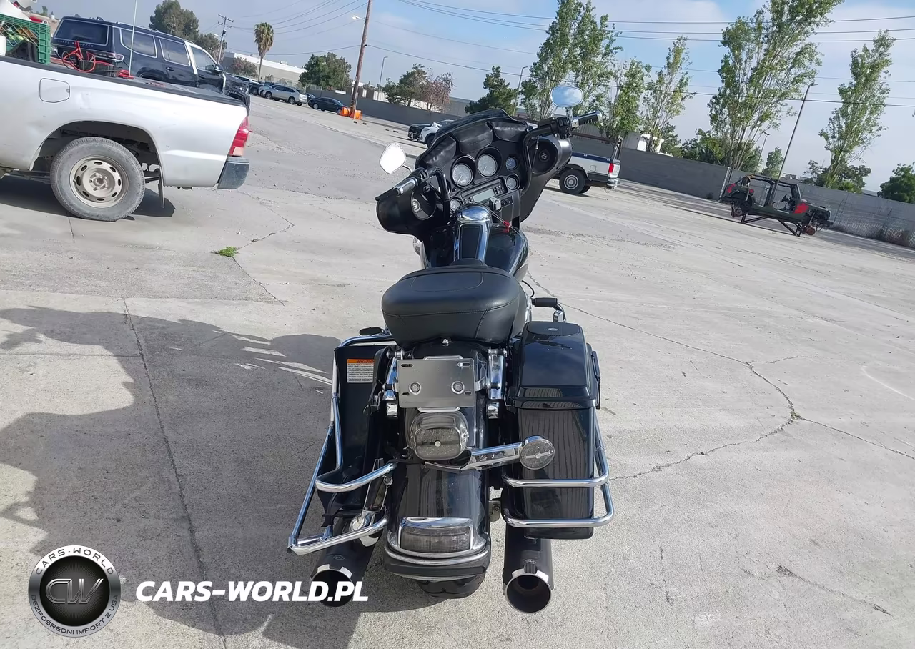 2011 Harley-Davidson Flhtc VIN:1HD1FF415BB611821 - 6