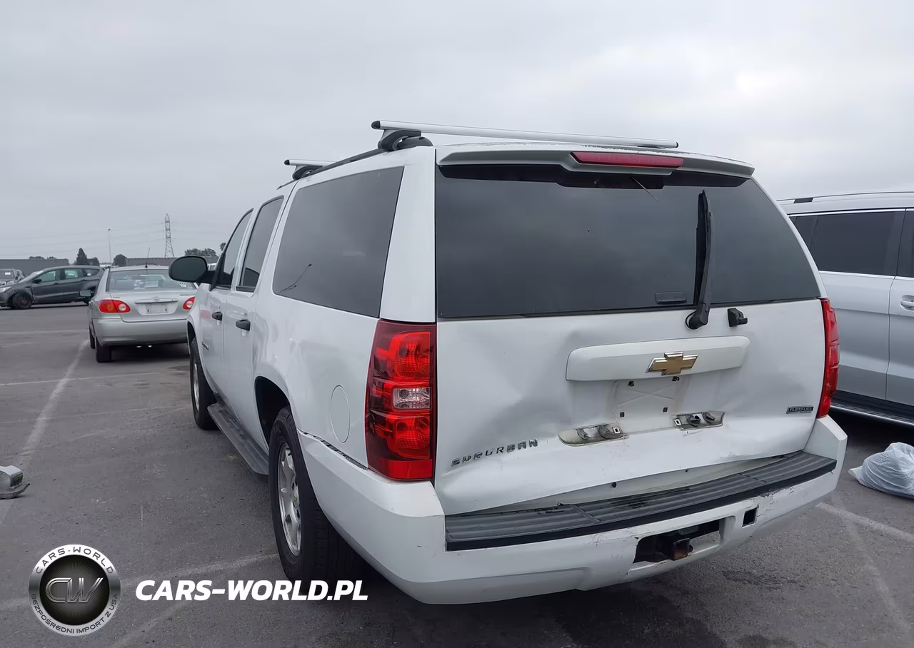 2010 Chevrolet Suburban 1500 Ls VIN:1GNUCHE09AR139452 - 3