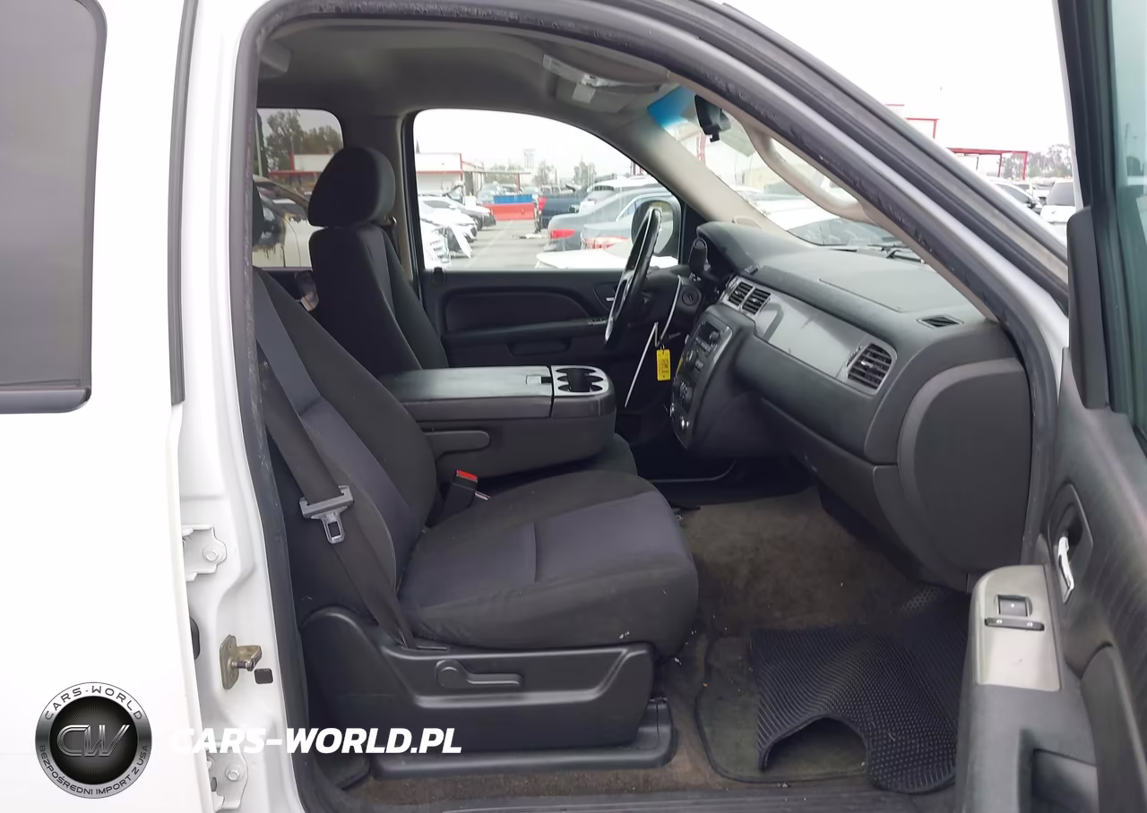 2010 Chevrolet Suburban 1500 Ls VIN:1GNUCHE09AR139452 - 5