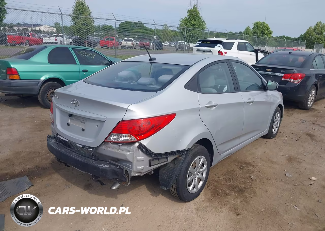 2013 Hyundai Accent Gls VIN:KMHCT4AE3DU341375 - 4