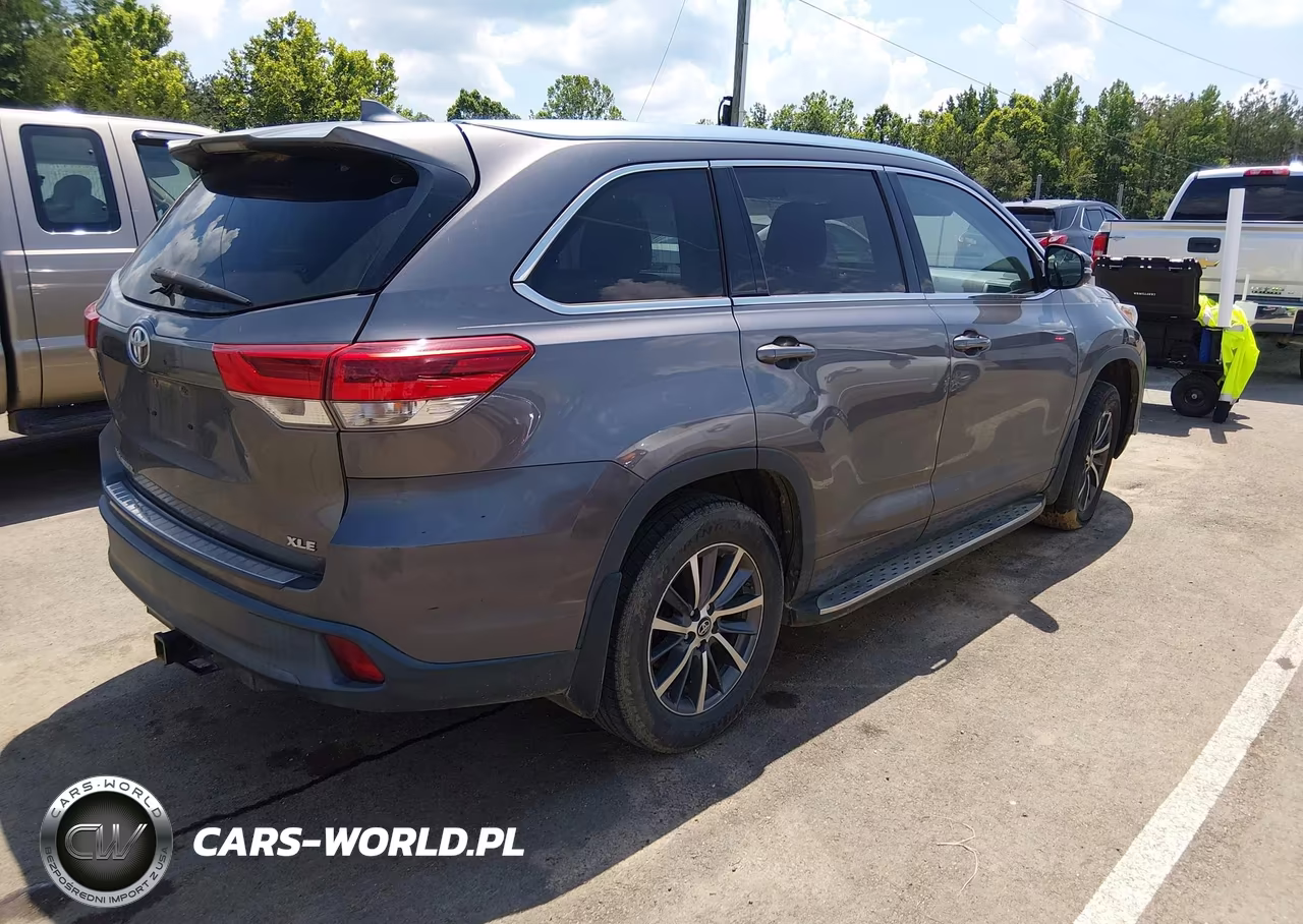 2017 Toyota Highlander Xle VIN:5TDKZRFH8HS216493 - 4