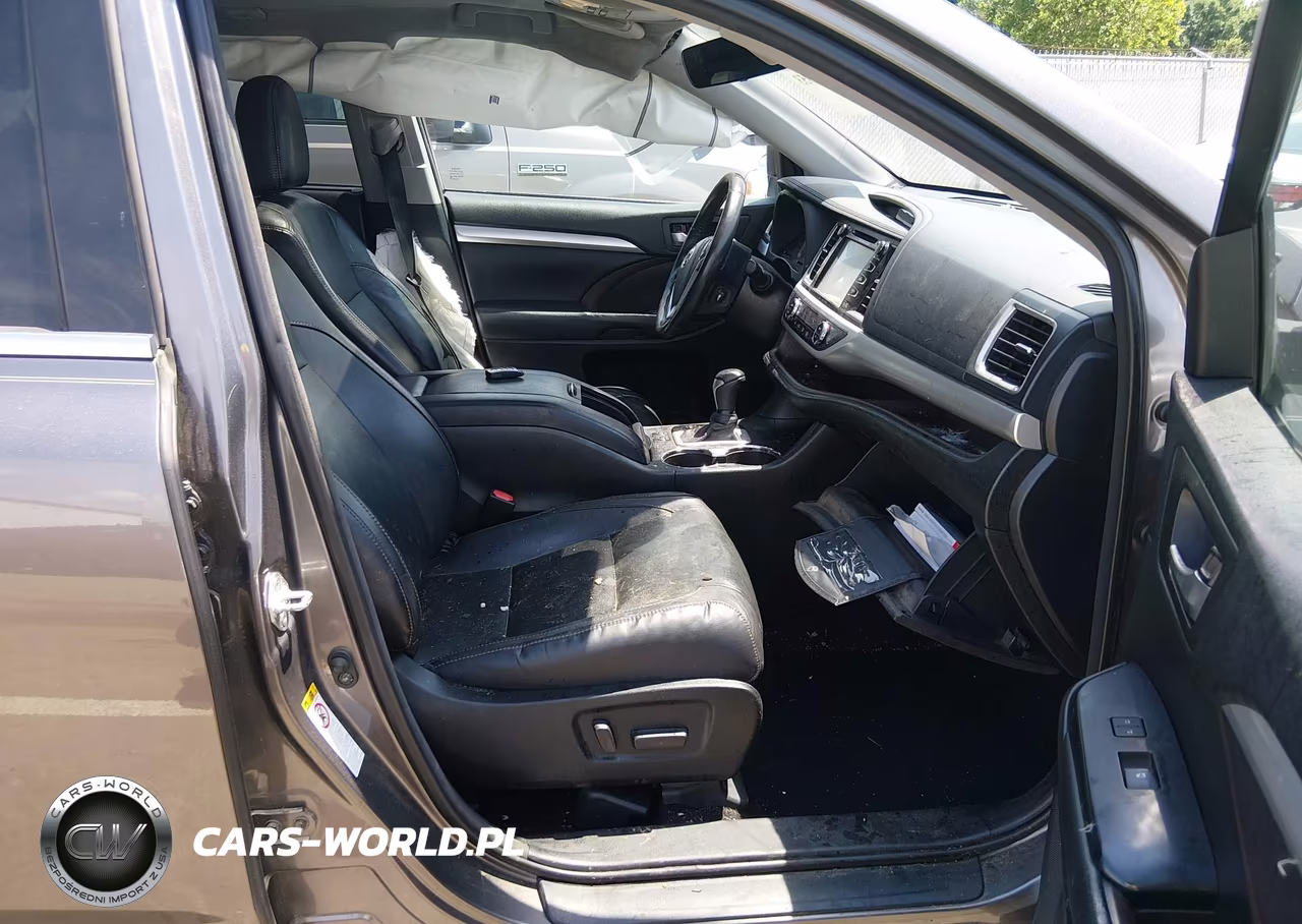 2017 Toyota Highlander Xle VIN:5TDKZRFH8HS216493 - 5