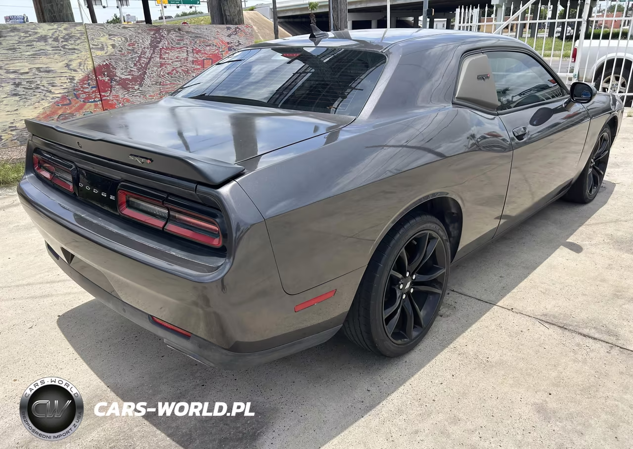2018 Dodge Challenger Sxt Plus VIN:2C3CDZAG3JH199824 - 4